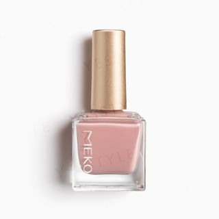 Laca de uñas MEKO Light Play en el dedo, tono 15 Nude Rosa, 10 ml