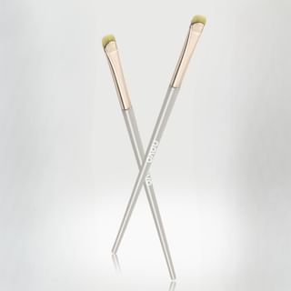 NOVO Crescent Makeup Brush