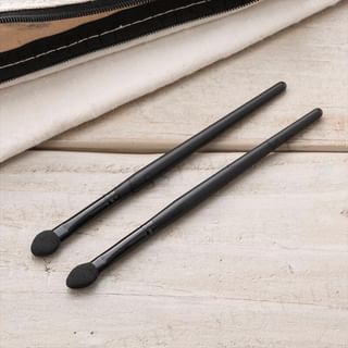 KAI Cosmeup Long Handle Eyeshadow Applicator, 2 Pieces