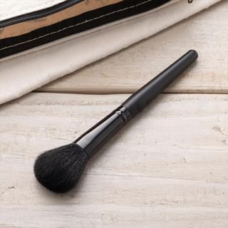 KAI Cheek Brush M