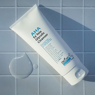 Limpiador exfoliante con ácido glicólico AHA de DM.Cell 180ml