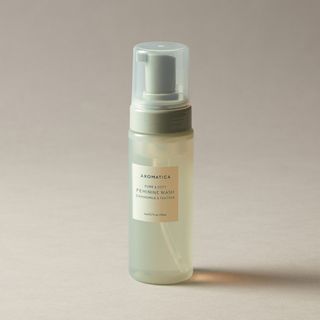 Limpiador íntimo suave AROMATICA de camomila y árbol de té