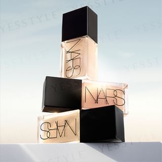 Fundación NARS reflectante de luz L0 Siberia, 30 ml